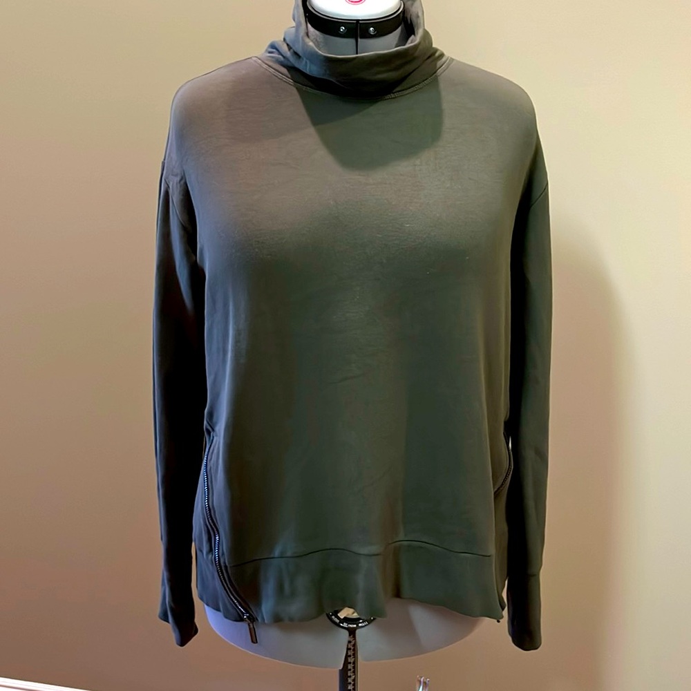Eddie Bauer long sleeve turtleneck shirt